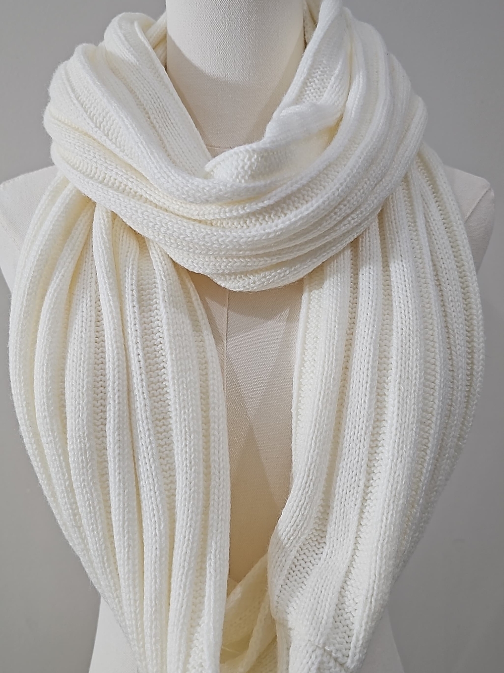 Hollister One Size Cream Chunky Ribbed Knit Infinity Scarf NWOT